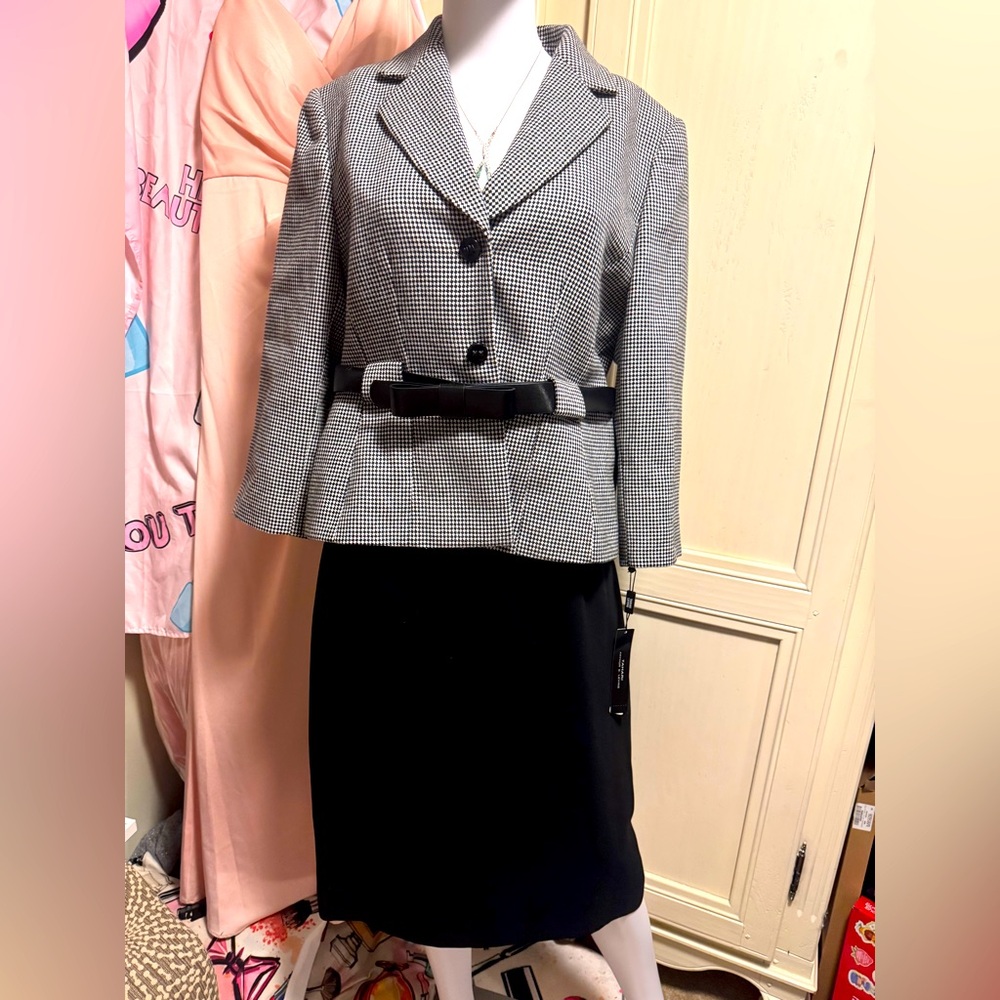 Tahari Arthur S Levine 2 piece classic work jacket & skirt black/white wool suit